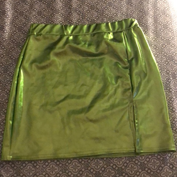 **GORGEOUS SLIME GREEN METALLIC SKIRT** - Picture 2 of 2